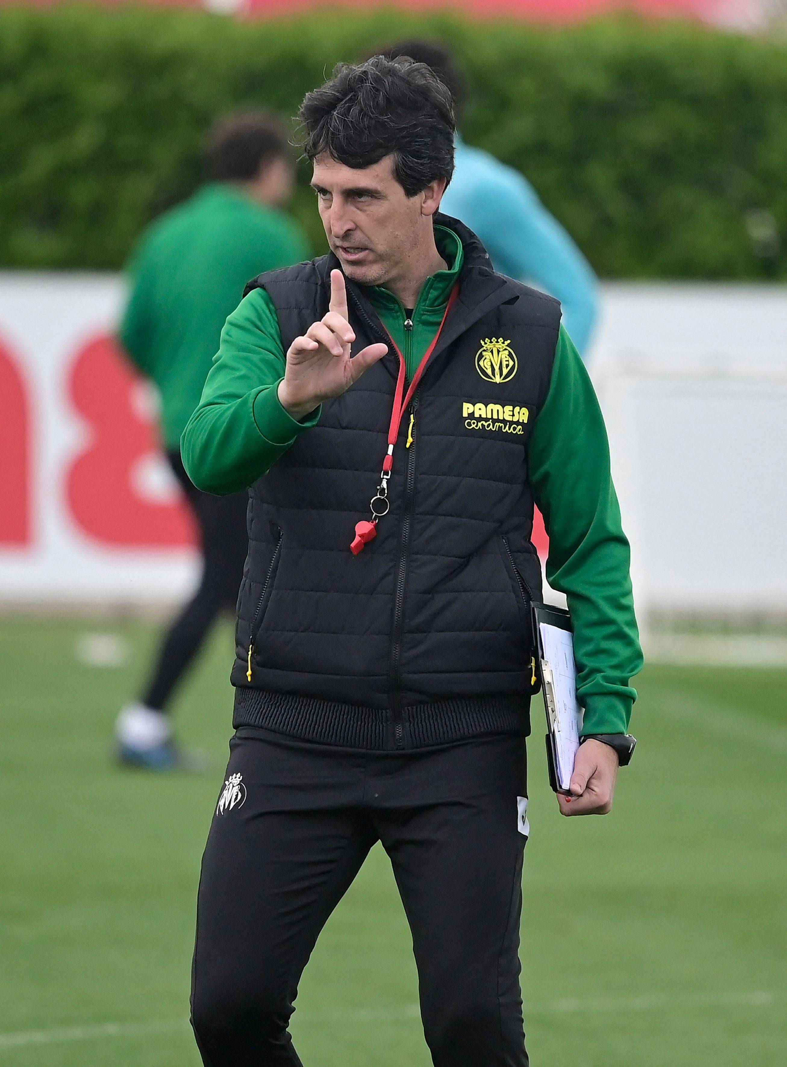 包含赛地聚焦——NBA常规赛赛后热度飙升，比利亚雷亚尔更衣室发声，更衣室稳定，赛程密集仍需轮换的词条