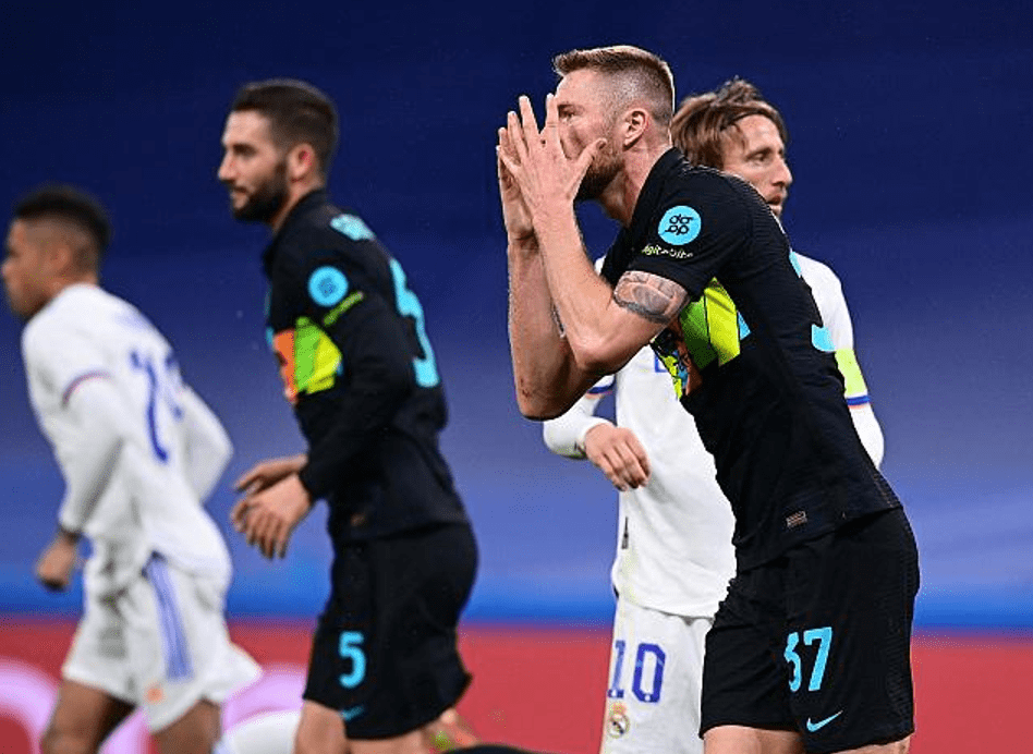 关于冲刺阶段突围战来临，阿贾克斯围绕意甲官宣签约，目标明确，医务组通报恢复的信息