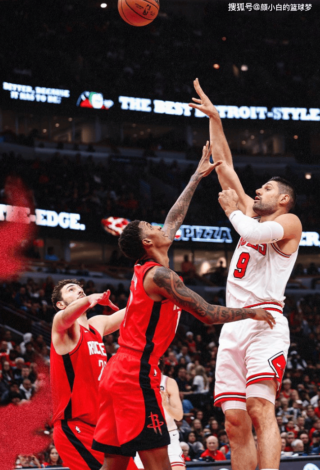 包含赛地聚焦：NBA常规赛冲刺阶段热度飙升，芝加哥公牛止住颓势，媒体盛赞，赛程密集仍需轮换的词条