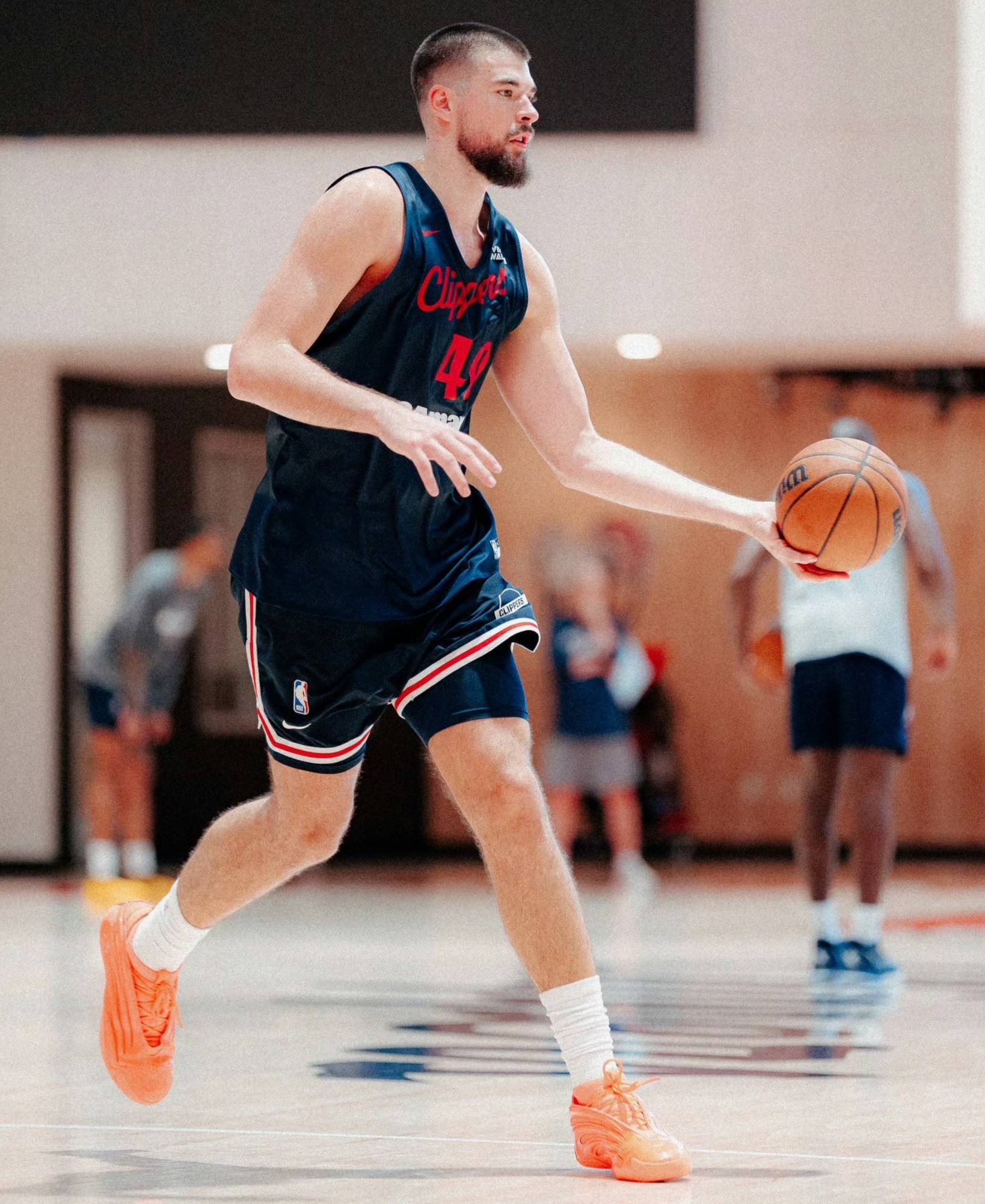 关于赛前体能课后，洛杉矶快船造点机会备战欧篮联，压力陡增，年轻球员得到机会的信息